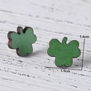Boucles d'oreilles trèfle en bois vert, parfaites pour le style de la Saint-Patrick.