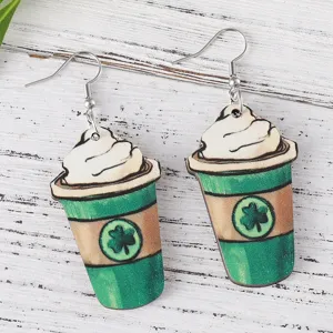 St. Patrick's Tag Holz Kaffeetasse Ohrringe mit Kleeblatt Muster, stilvoller Festival Schmuck.