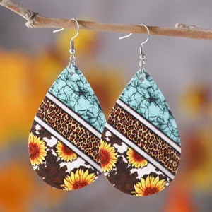 Stilvolle tropfenförmige PU Leder Ohrringe mit Western Türkis Leopard Kuhmuster Sonnenblumen.