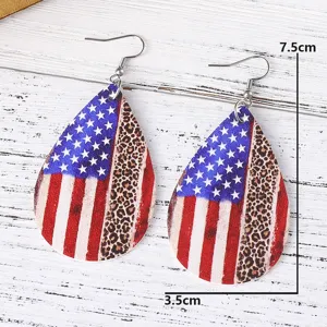 Amerikanische Flagge und Leo-Print PU Leder Tropfen Ohrringe, stylischer Urlaub Schmuck.