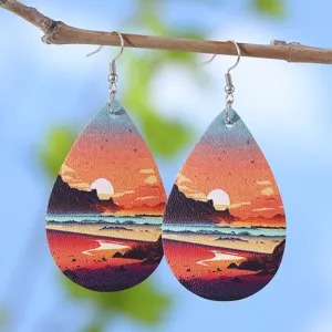 Sonnenuntergang Strand Druck Tropfen PU Leder Ohrringe Detailansicht, Boho Sommerstil Schmuck.
