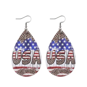 Amerikanische Flagge Leo Muster PU Leder Tropfen Ohrringe patriotisch USA Ohrhänger für Damen
