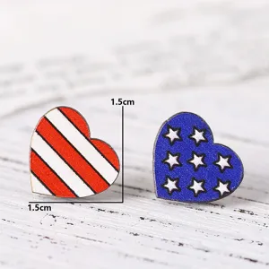 Amerikanische Flagge Herz Holz Ohrstecker mit rot weißen Streifen und Sternen Schmuck.
