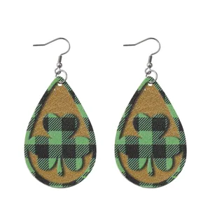 St. Patricks Tag grüne karierte Kleeblatt Ohrringe aus Kunstleder Tropfen Schmuck Detail.