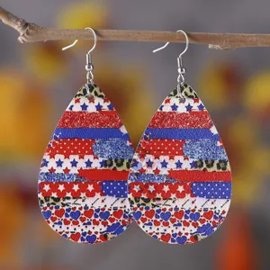 Amerikanische patriotische PU Leder Tropfen Ohrringe mit Sternen und Streifen Design.