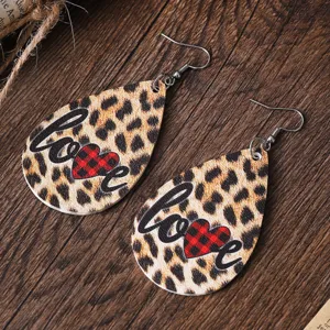 Pendientes de cuero PU en forma de gota con estampado de leopardo y corazón de cuadros.