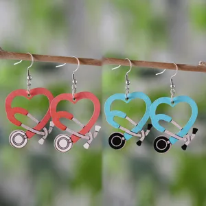 Boucles d'Oreilles Pendantes en Bois Forme de Cœur Stéthoscope Impression Recto-Verso Crochet en Acier Inoxydable Bijoux pour la Journée de l'Infirmière Femme