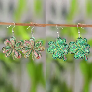 Pendientes de Madera del Día de San Patricio Pintados de Color Corazón Trébol Pendientes Colgantes Gancho de Acero Inoxidable Joyería de Fiesta para Mujer