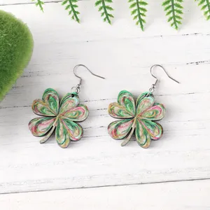 Pendientes de trébol de madera de San Patricio, joyería pintada festiva de doble cara.