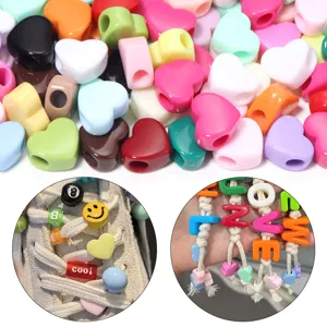 Perline acriliche colorate a cuore e lettere per braccialetti fai da te, ciondoli e hobby.