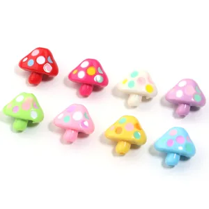 Perline di funghi in acrilico colorate per creazione di gioielli DIY e portachiavi carini.