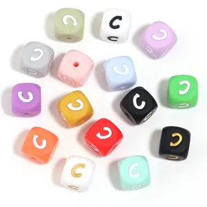 Detail de perle carree en silicone avec lettre coloree pour bracelet DIY accessoires