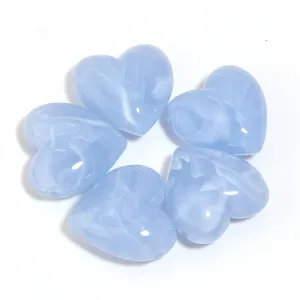 Perline a cuore in acrilico blu con texture effetto giada per gioielli fai da te.