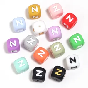 Perles carrees en silicone colorees perles de lettres alphabet trou droit pour bracelet DIY bijoux