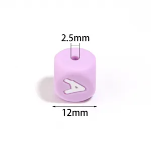Perle carrée en silicone colorée pour la fabrication de bijoux DIY et accessoires charmants.