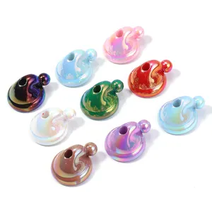 Perles chapeau de Père Noël arc-en-ciel galvanisées en acrylique pour bijoux faits main.