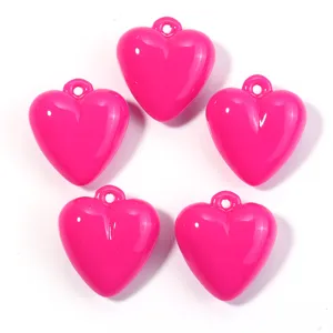 Glänzende rosa Acryl Herz Anhänger, perfekte DIY Schmuck Accessoires für Armbänder und Handyketten.