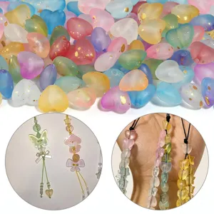 Matte Acryl Herzperlen mit Goldfolie für DIY Schmuck Accessoires und schöne Armbänder.