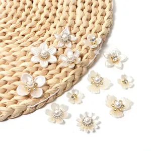 Resin pearl rhinestone flower DIY patches detail view, perfect for handmade craft decor.