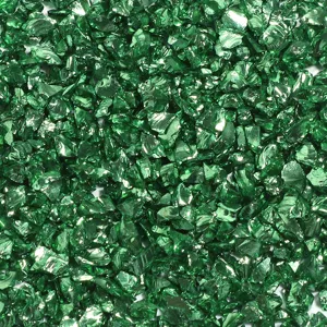 Partículas de vidrio triturado verde 2-4mm, relleno irregular para micropaisaje y manualidades.
