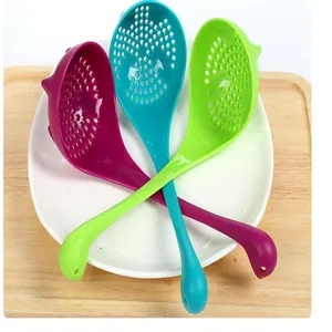 Jolie louche passoire en plastique Nessie outil de cuisine créatif avec long manche pratique