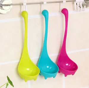 Cuillère à Soupe Créative Monstre du Loch Ness en Plastique Outil de Cuisine Long Manche Passoire Debout Verticale