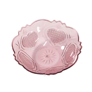 Bol à fruits rose gaufré avec motifs de cœur, style européen élégant pour la décoration.