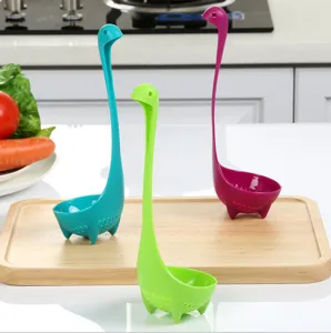 Créative louche à soupe Nessie, cuillère passoire de cuisine longue poignée en plastique.