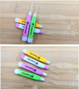 Pulisciorecchie luminoso a LED con luce chiara, strumento portatile colorato per la cura.
