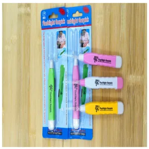 Set di pulizia per orecchie con rimozione del cerume luminoso LED con punte trasparenti.