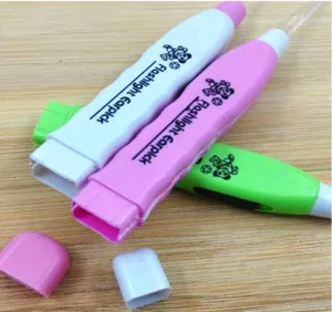 Set di pulizia per orecchie con luce LED e design carino, strumento sicuro per adulti e bambini.