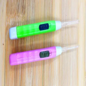 Set pulisciorecchie luminoso a LED con punte trasparenti per la pulizia quotidiana delle orecchie.