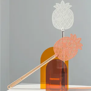 Chasse-moustiques en plastique mignon avec long manche, tapette à mouches ananas pour maison.