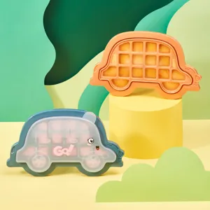 Molde de cubitos de hielo en forma de coche con tapa de plástico para whisky y bebidas