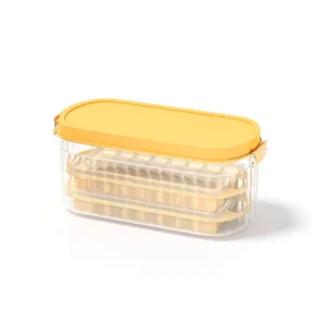 Transparente Eiswuerfelform mit gelbem Deckel und Doppelschicht Design fuer Haushalt.