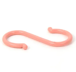 Crochet en S en plastique rose crochet de suspension de rangement polyvalent pour la maison.