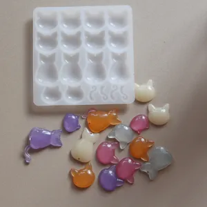 Siliconen kattenmal set met kleurrijke hars hangers detailweergave voor creatieve hobby projecten.