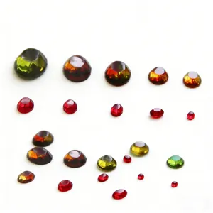 Runde und ovale kleine Harz-Edelstein-Cabochons für die Handarbeit und Epoxidharz-Formen.