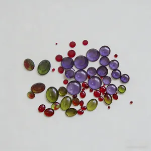 Bunte runde und ovale Harz-Edelstein-Cabochons fuer DIY Schmuckherstellung und Basteln