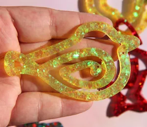 Glitter resin bird bookmark craft accessory, beautiful handmade epoxy resin mold piece.