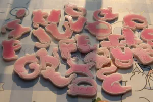Simpatico stampo in silicone per lettere di gatto e ciondoli in resina epossidica con forme.
