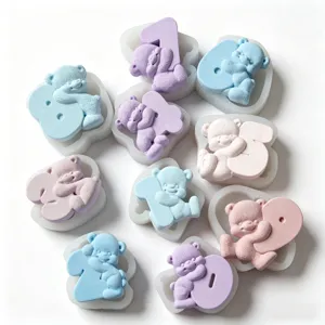 Set di stampi in silicone con numeri di orsetto carini per torta di compleanno fai-da-te.
