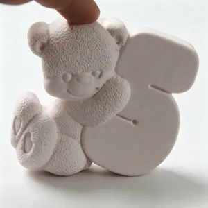 Orsetto rosa che abbraccia il numero 3, stampo per candela carino e decorazione per torta.