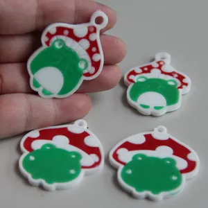 Niedlicher Pilz Frosch Anhänger Detailansicht für handgemachte DIY Handwerk und Schmuckherstellung.