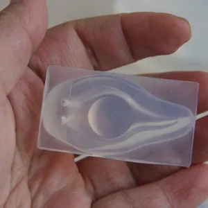 Detailansicht der transparenten Silikon Schnecken und Kugelform für kreative Kunstharz Bastelei.