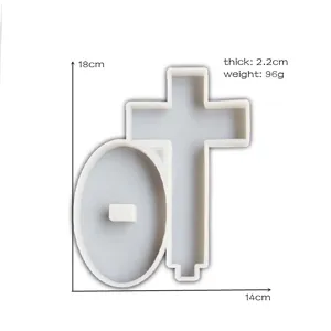 Détail du moule en silicone en croix montrant les dimensions, épaisseur et poids.