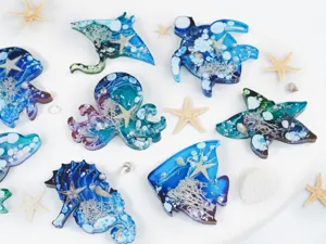 Ocean animal resin keychain detail view, sparkling blue epoxy craft pieces display.