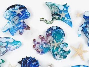 Epoxy resin ocean animal mold detail featuring sparkling jellyfish, octopus and turtle sea pieces.