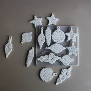 Weihnachtsilikonform Set mit Stern und Schneeflocke Gipsornamenten für kreative Bastelprojekte.