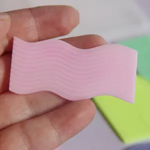 Vista detallada de mini bandeja ondulada rosa, accesorio de molde de resina para manualidades.
